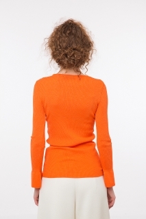 Дамски пуловер рипсена плетка с широк маншет оранжав