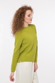 Дамски пуловер в релефна плетка зелен