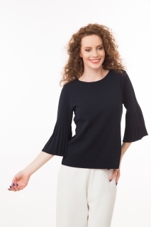 Knitted top with pleated sleeves